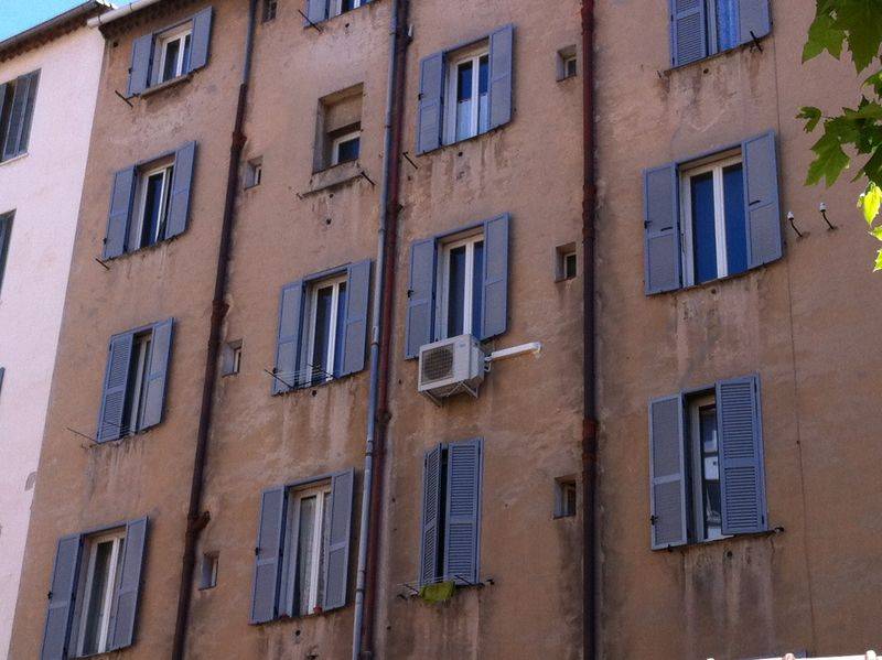 Tarif dépannage climatiseur qui ne refroidit plus ou qui sent mauvais La Seyne-sur-Mer