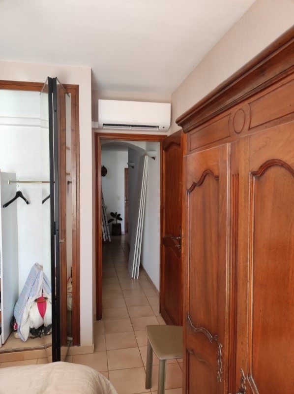 Installation de climatisation réversible pour les chambres d’une villa à Sanary.