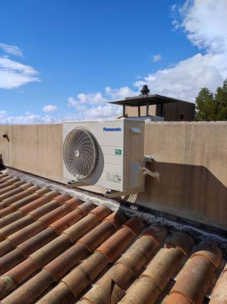 Pompe à chaleur air/air Panasonic installée en toiture à Sanary sur mer