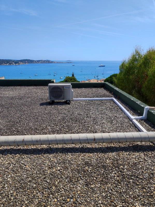 Climatisation sur un toit terrasse à Bandol