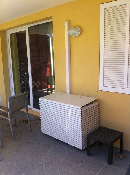 cache clim en aluminium blanc sur balcon à La Seyne près de Toulon