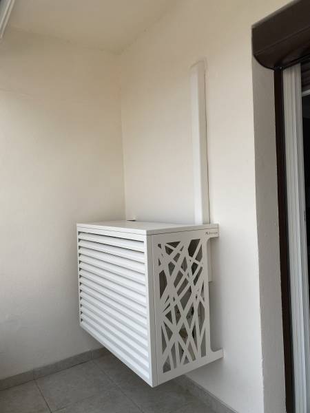 Cache groupe de clim sur balcon à Toulon