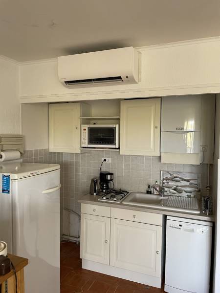 Installation de climatisation réversible dans un appartement à Bandol