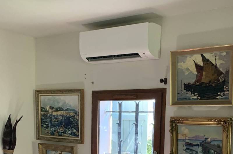 Climatisation en façade avec goulotte à Sanary